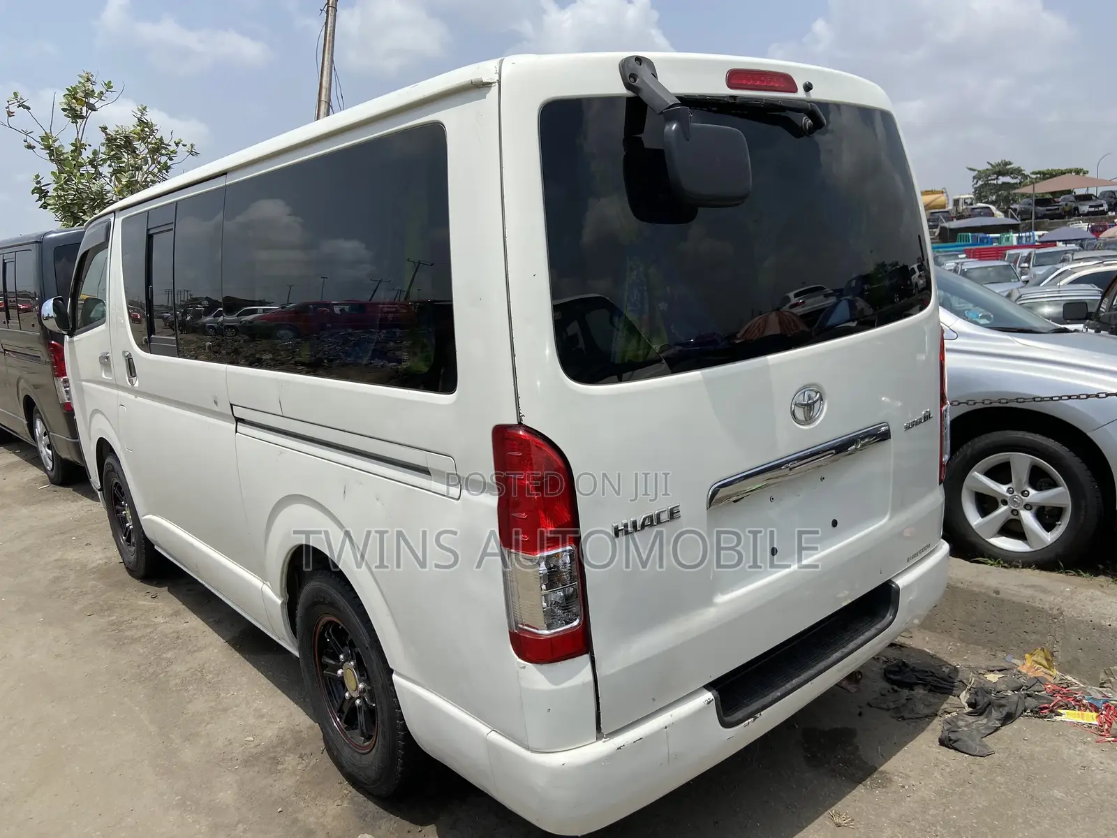 Toyota HiAce 2014 White