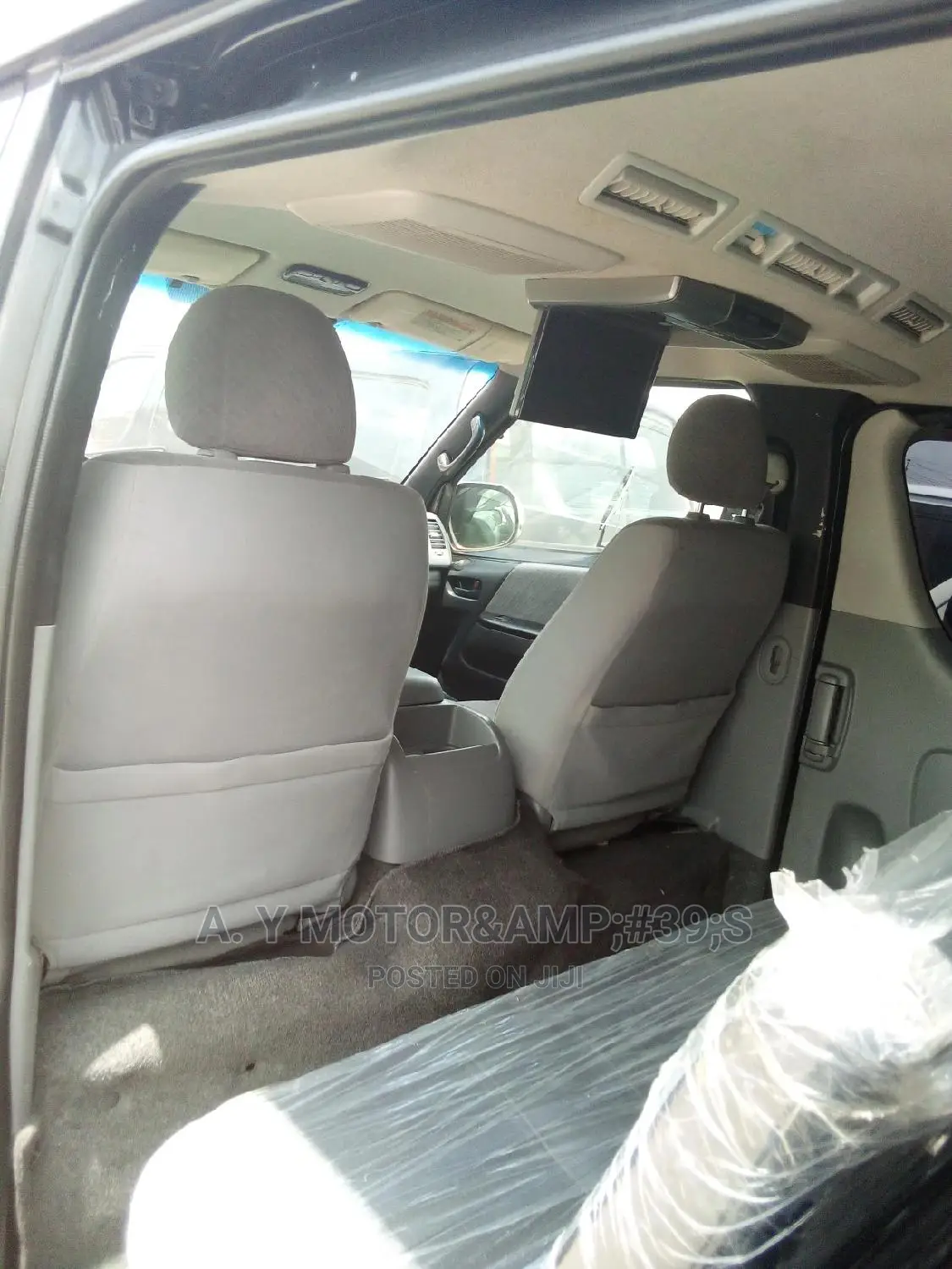 Toyota HiAce 2015 Black