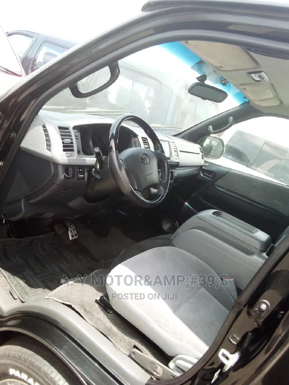 Toyota HiAce 2015 Black
