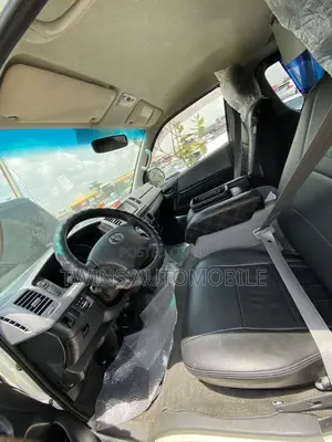 Toyota HiAce 2014 White