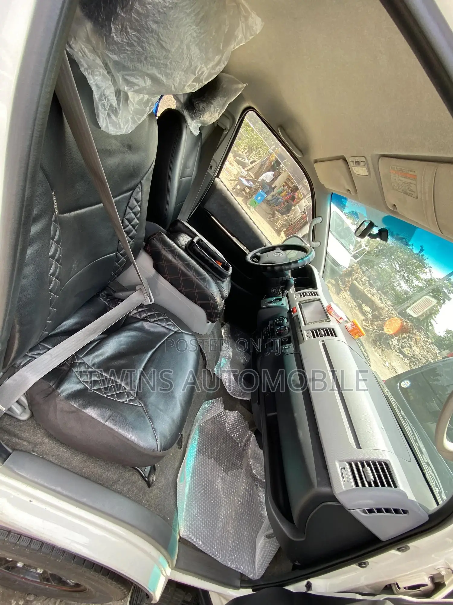 Toyota HiAce 2014 White