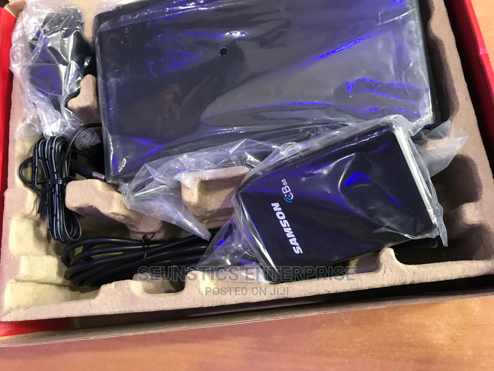 Professional Samson Wireless Guitar Transmitter