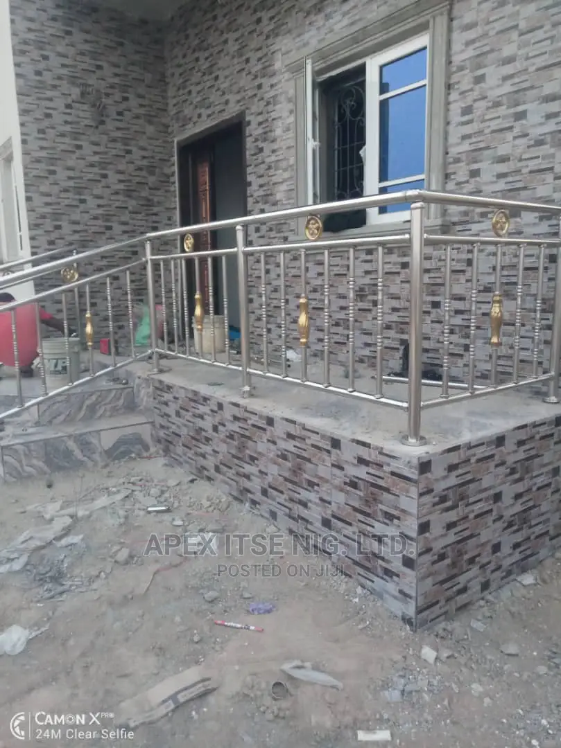 Entr. Bal Railings