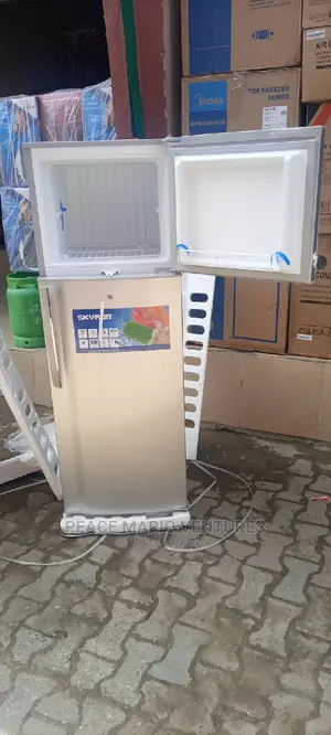 Quality Skyrun Standing Refrigerator 200ms With Warranty.