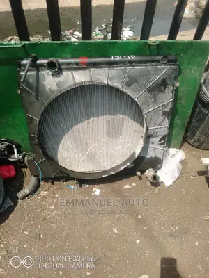 Radiator With Coat Sequoia and Tundra 2003/2006