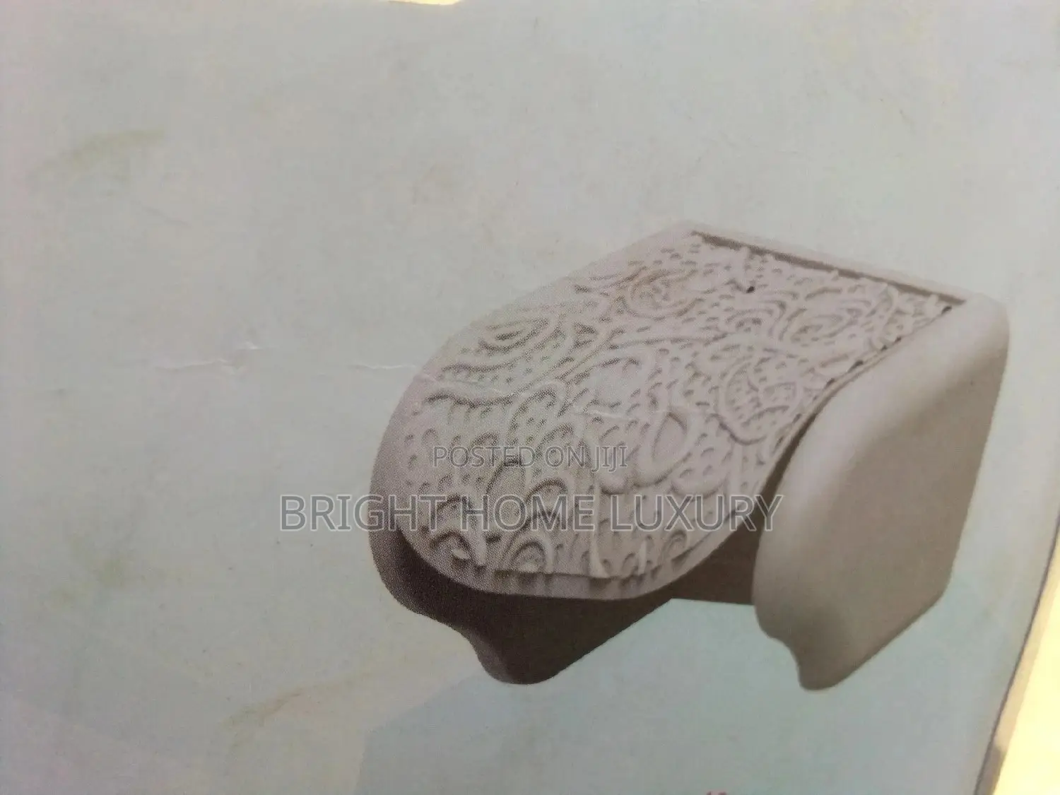 Plastic Tissue Holder