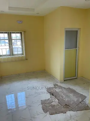 Furnished Mini Flat in Off Ajayi Road for rent