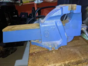 Iron Record Bench Vice, Base Type: Fixed, 200 Mm