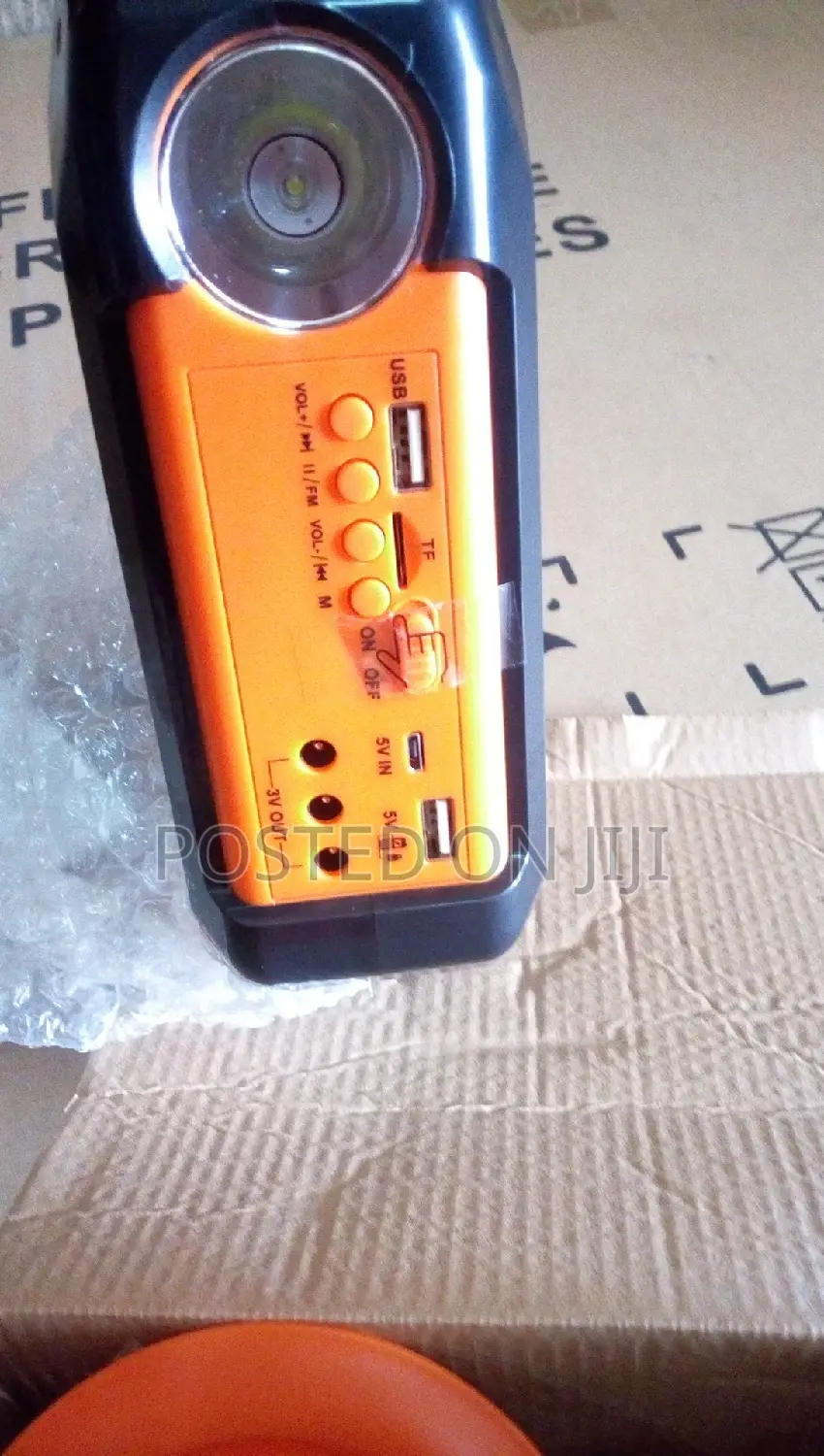 Solar Power Kits With Speakers and Lightings Bulbs