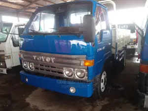 Toyota Dyna 200 6tyres Petrol Engine