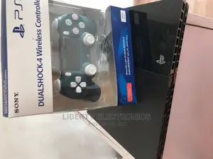 Ps4 + 1 Controller and Games + Accessories