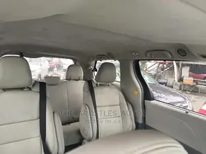Toyota Sienna XLE 7 Passenger Mobility 2011 Silver
