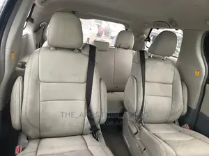 Toyota Sienna XLE 7 Passenger Mobility 2011 Silver