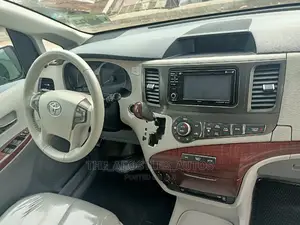 Toyota Sienna XLE 7 Passenger 2012 Blue