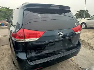 Toyota Sienna XLE 7 Passenger 2012 Blue