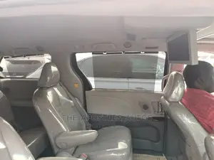 Toyota Sienna XLE 7 Passenger Mobility 2011 Gray
