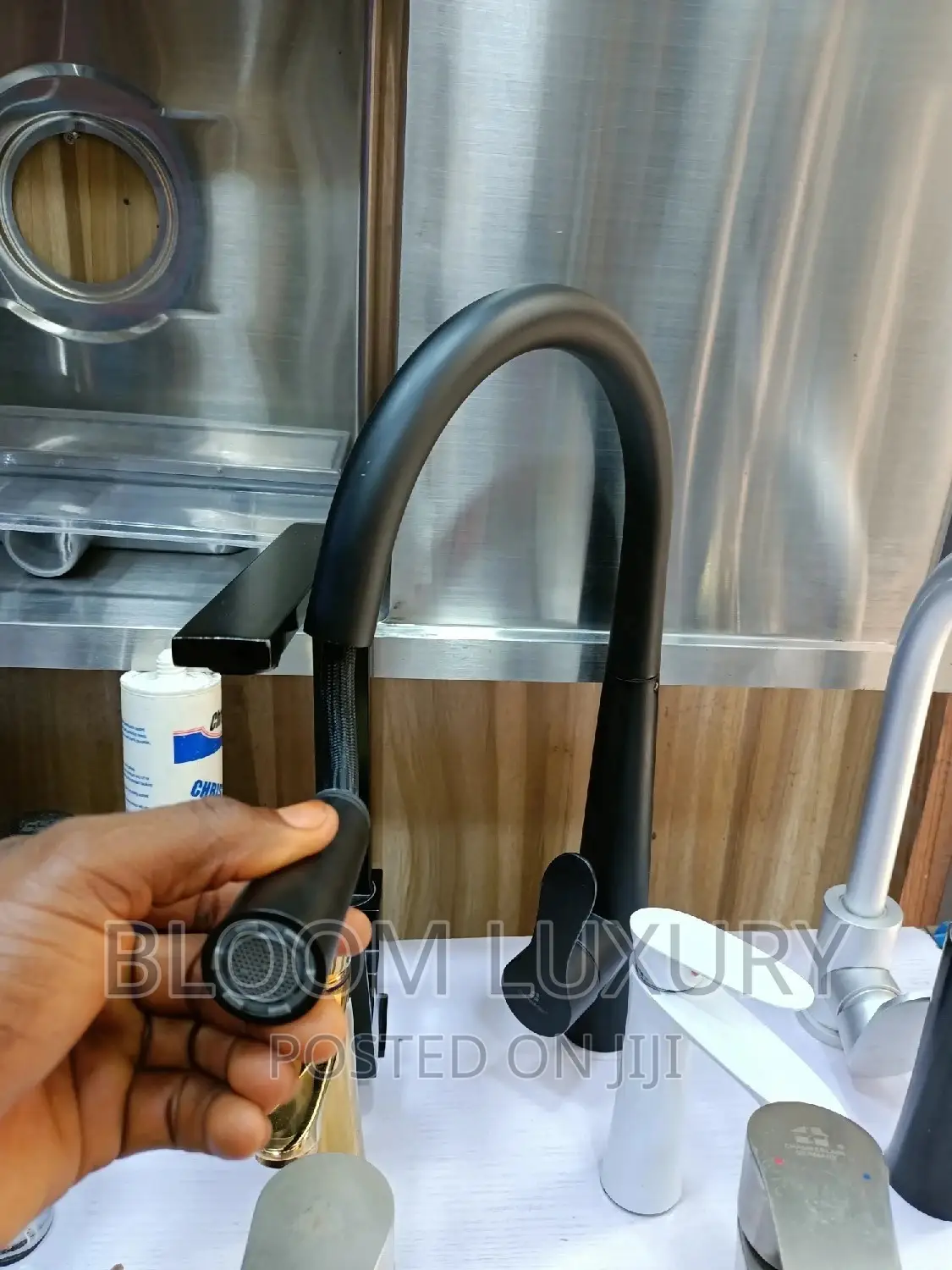 Black Kitchen Faucet (Pull Out)