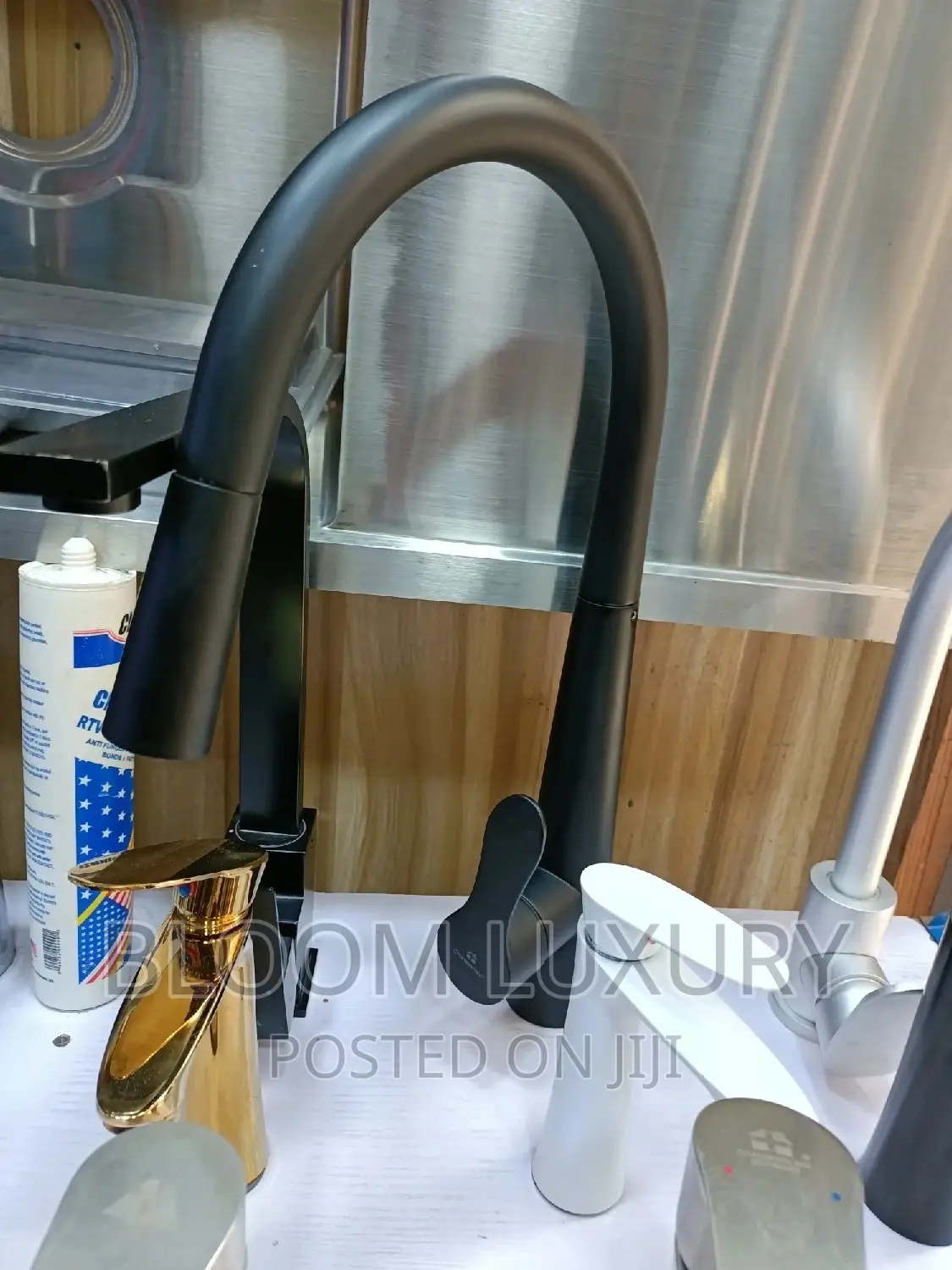 Black Kitchen Faucet (Pull Out)