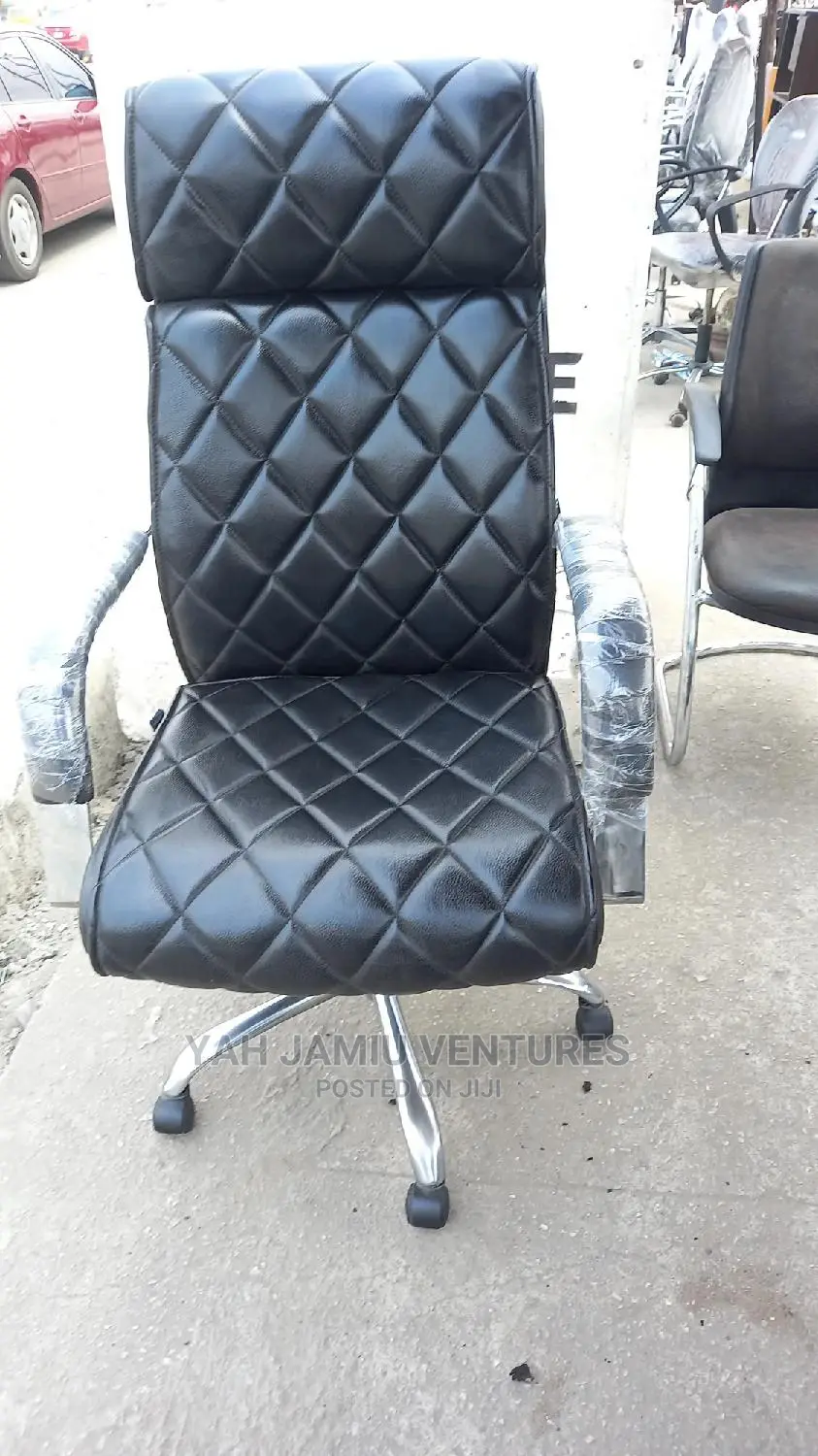 Pattern Executive Chair