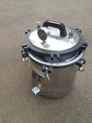 Strong and Sturdy Laboratory Autoclave