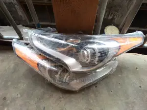 Hyundai Veloster 2012 Headlight American Spec