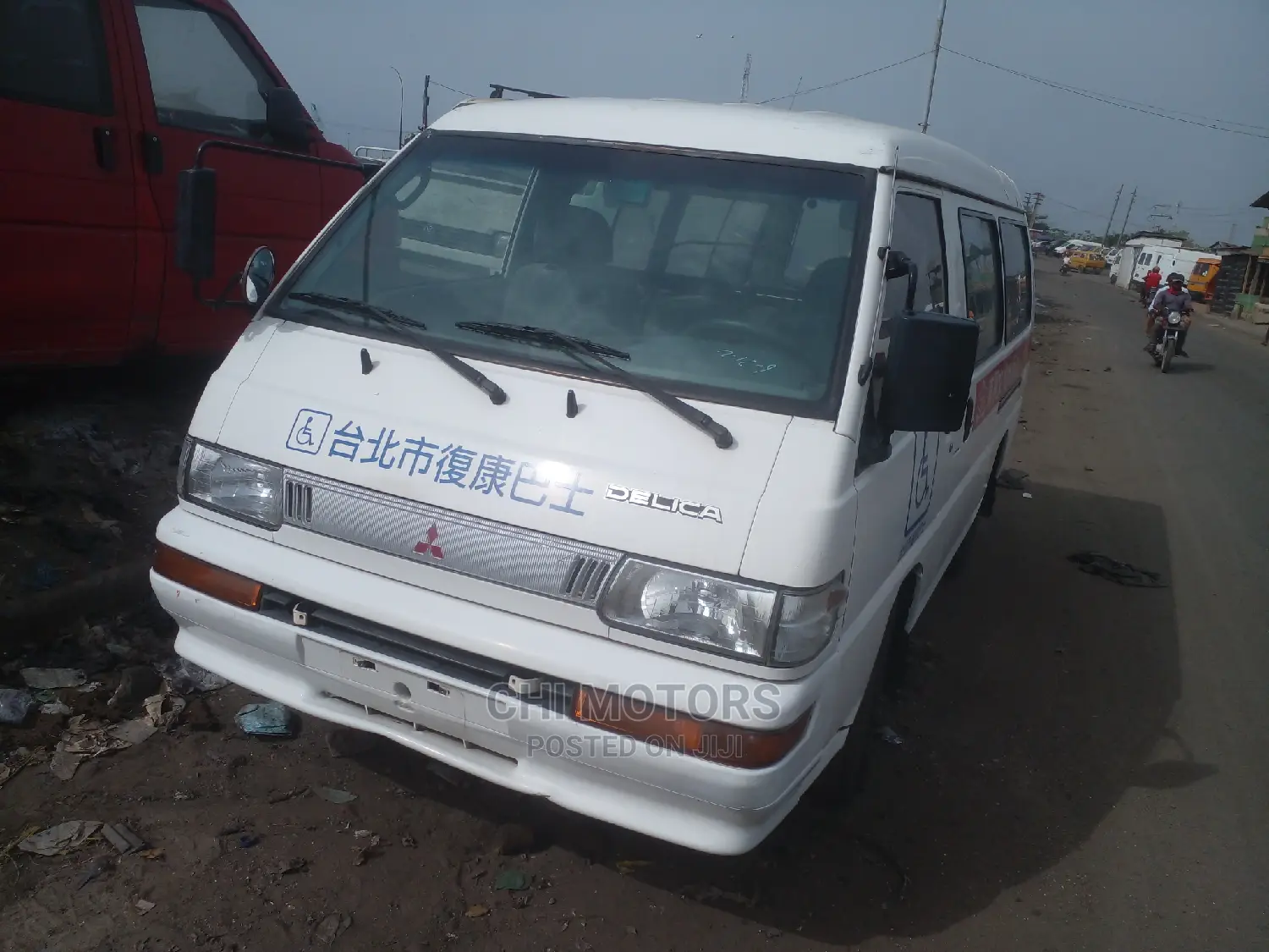 Mitsubishi Delica 2004 White