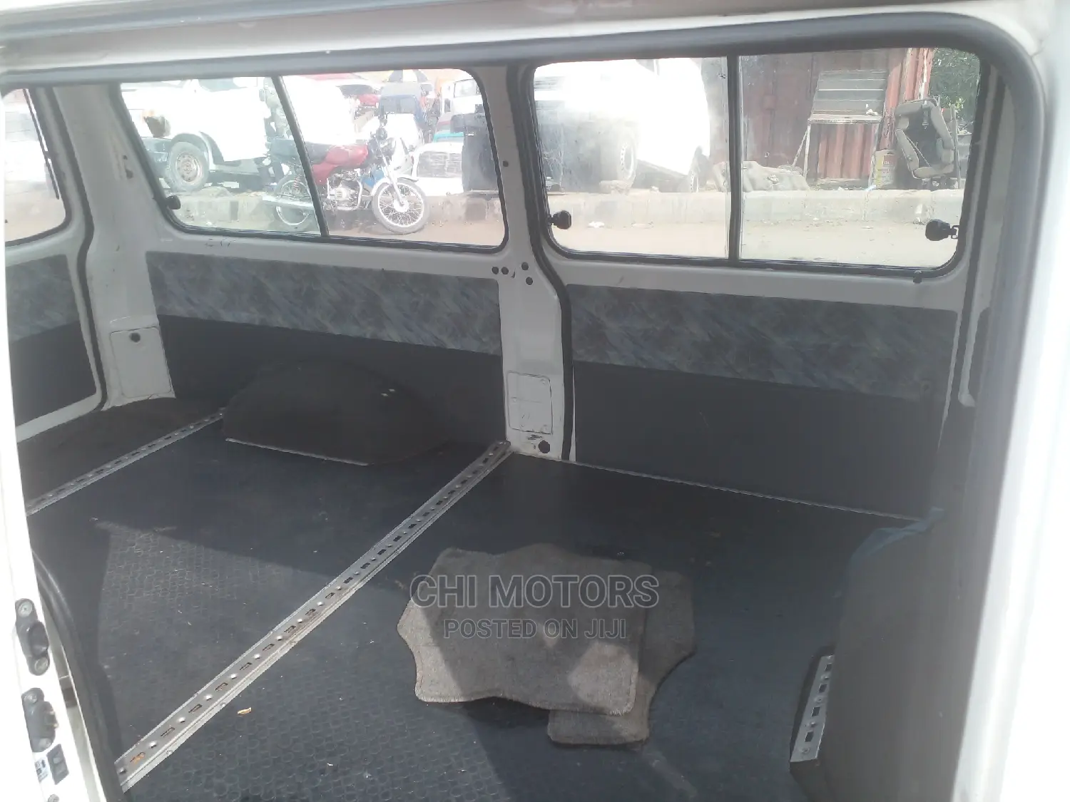 Mitsubishi Delica 2004 White