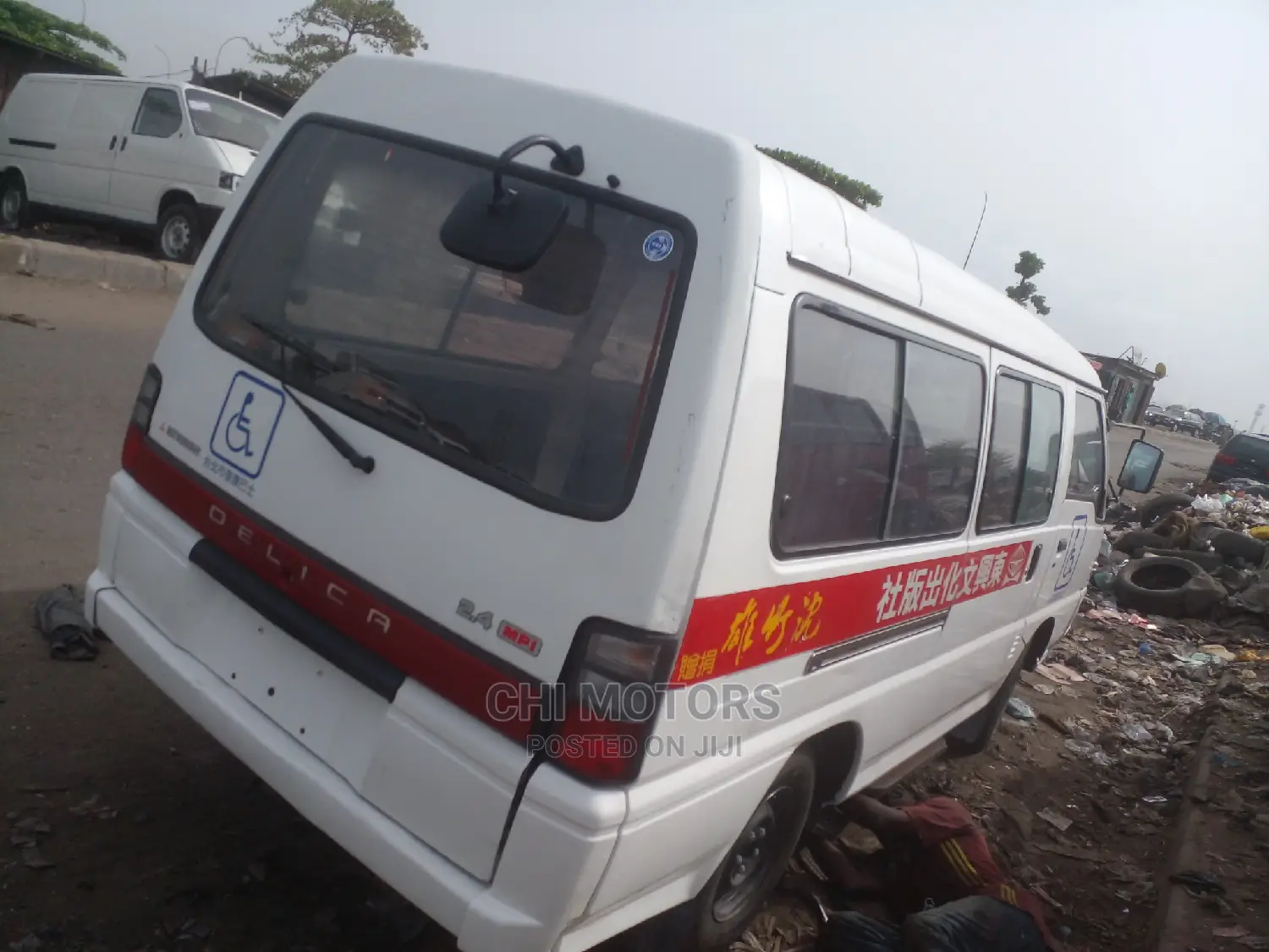 Mitsubishi Delica 2004 White