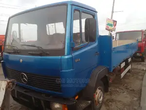Mercedes Truck 20feet 814