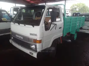 Toyota Dyna Petrol Engine 4tyres