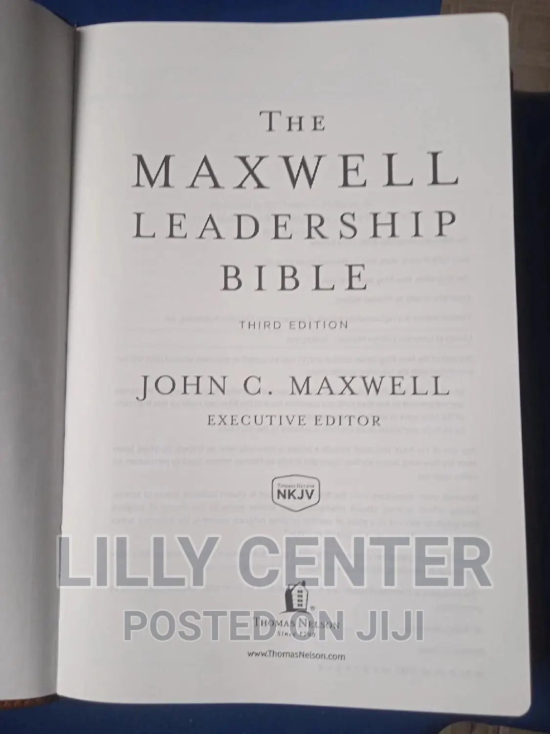 The Maxwell Leadership Bible Leather