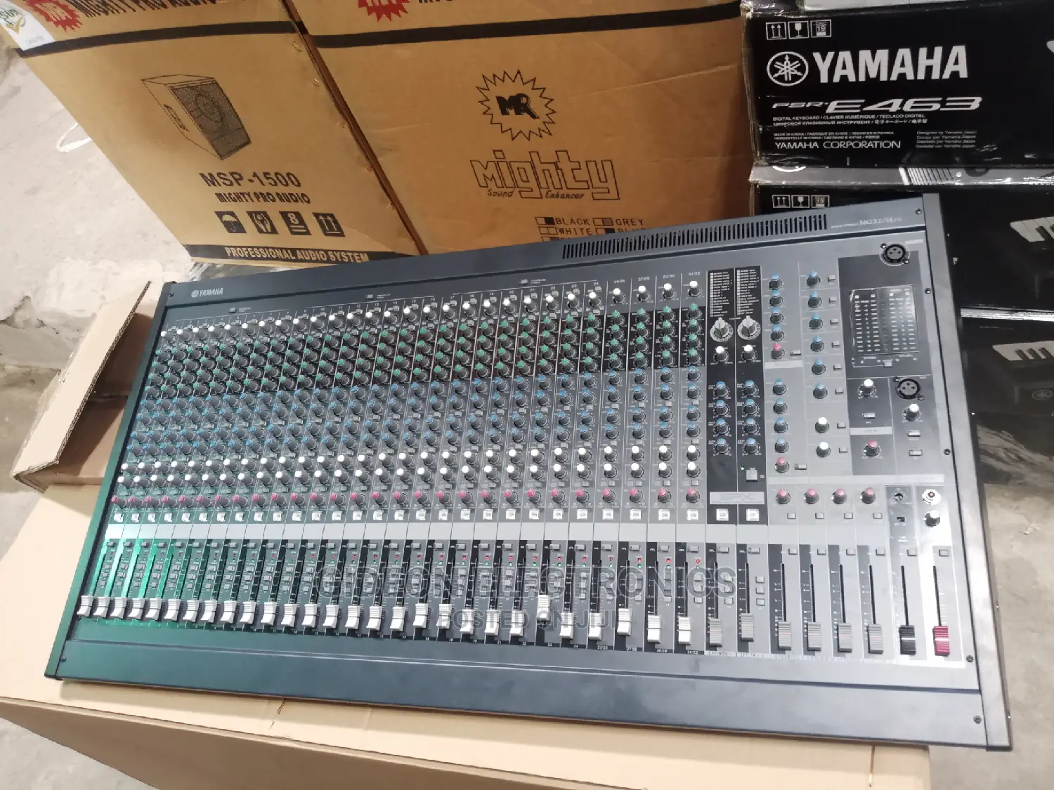 Yamaha Mixer 32CHANNELS