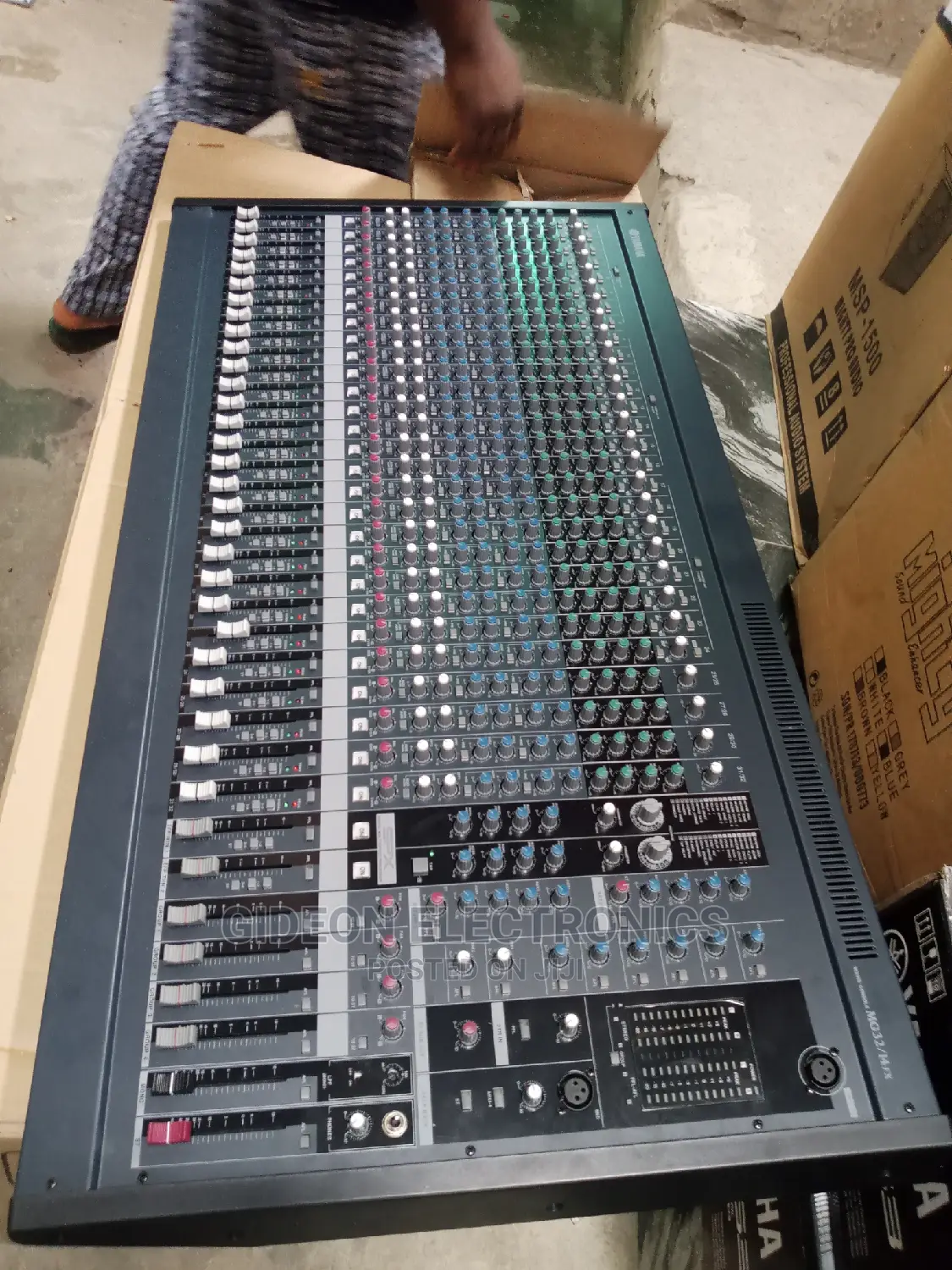 Yamaha Mixer 32CHANNELS