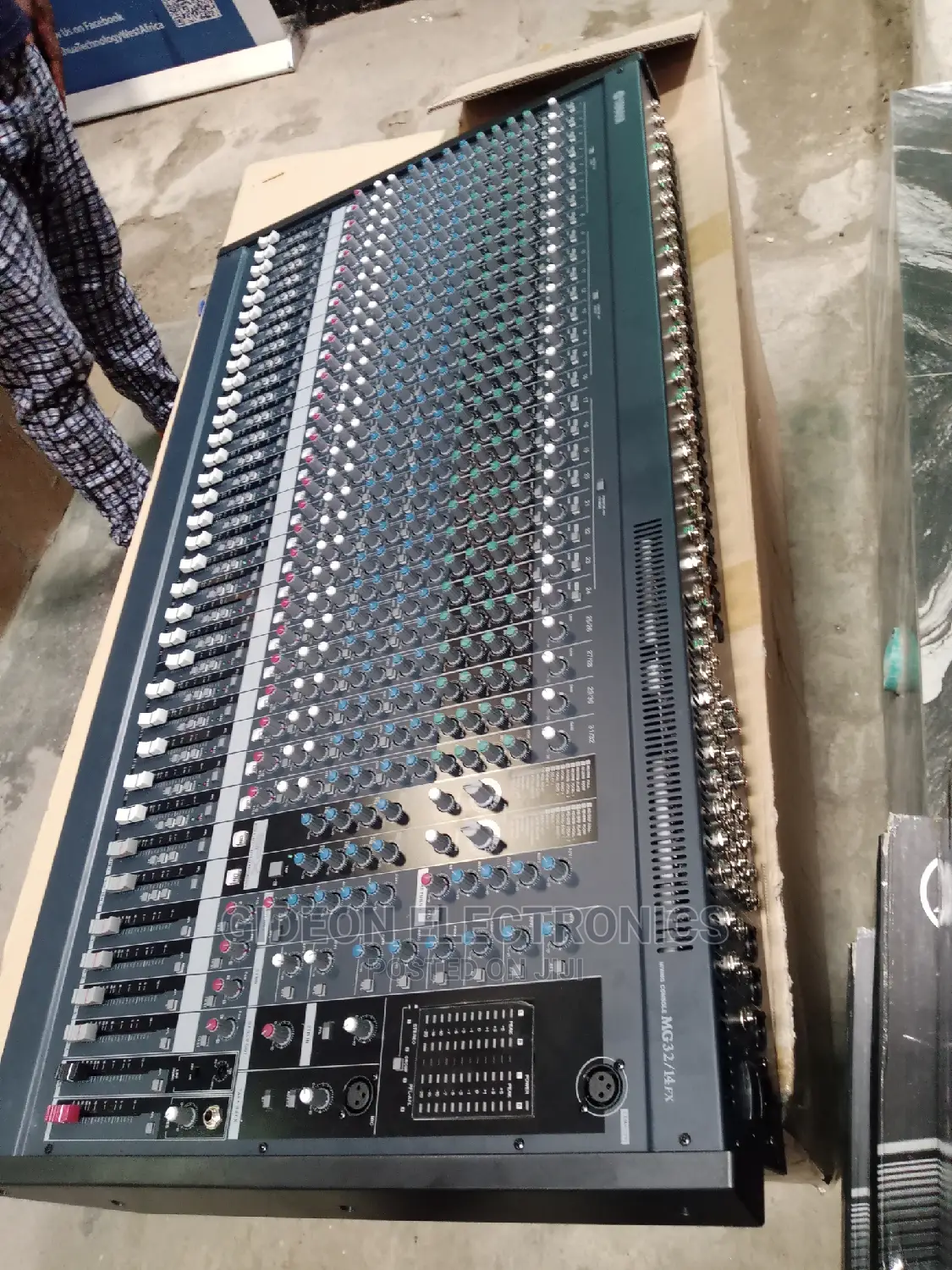 Yamaha Mixer 32CHANNELS