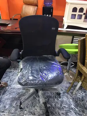 Grade1 Swivel Office Chair (Fabric)