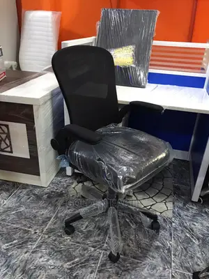 Grade1 Swivel Office Chair (Fabric)