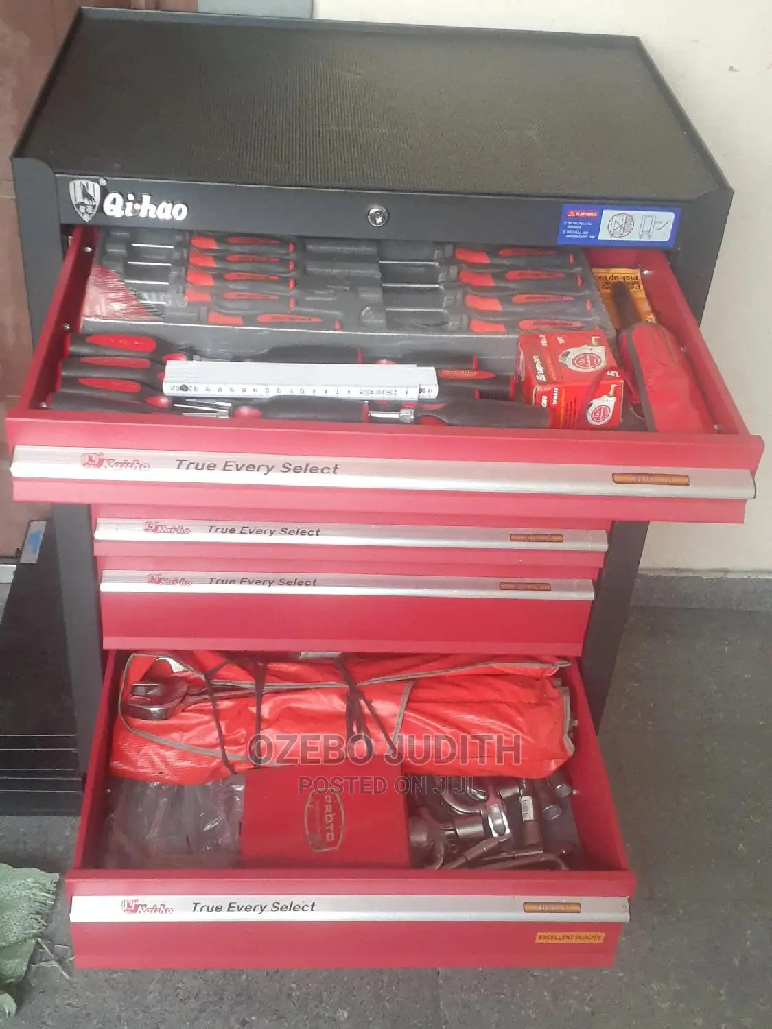 Mechanical Tools Kit. A 7 Drawer Heavy Duty Roller Cabinet