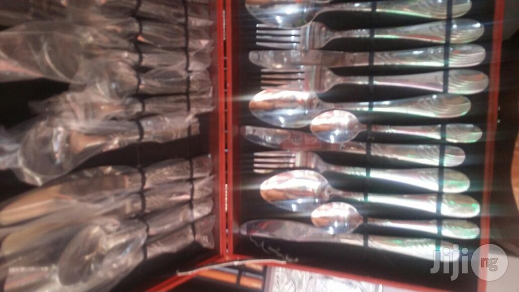 24pcs Cutlery Box Set