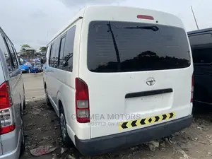 Toyota Grand HiAce 2015 White