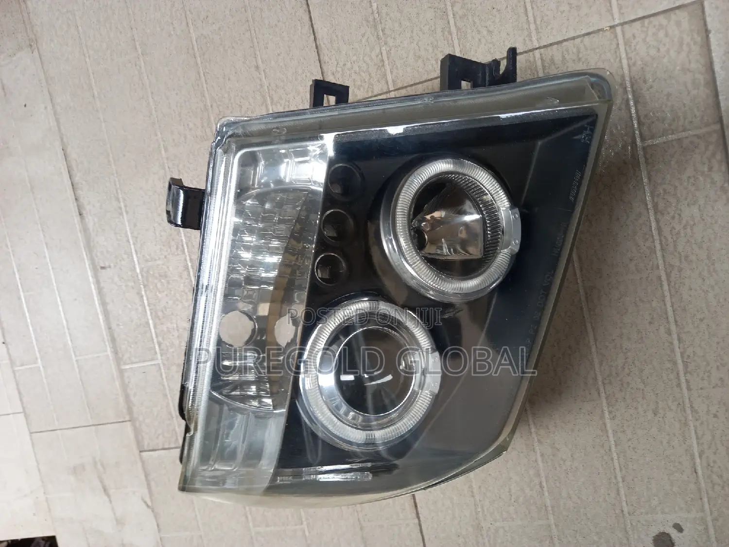 Headlamp for Nissan Pathfinder
