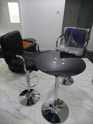Jackson Round Glass Table With 2 Bar Stools