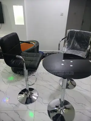 Supermax Bar Tables With 2 Bar Stools