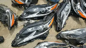 Lexus Es 350 Set of Headlamps 2018