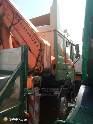 Photo - Man Truck With 10tons Hiab