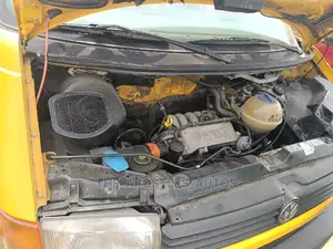 Volkswagen LT 2000 Yellow