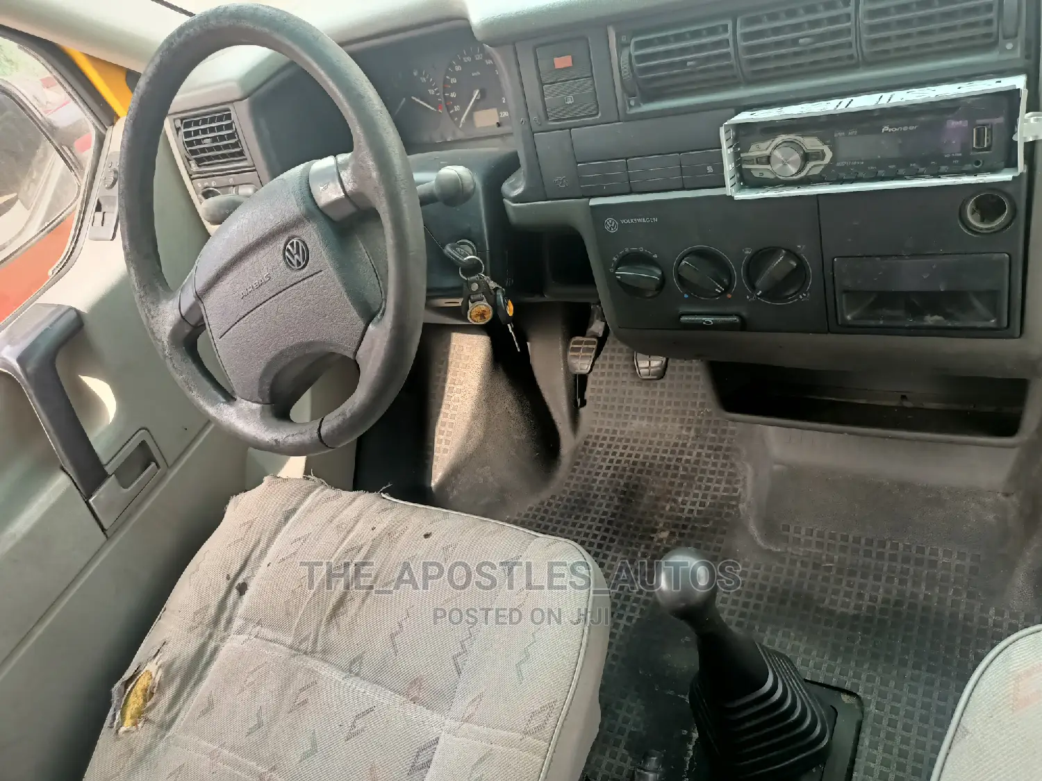 Volkswagen LT 2000 Yellow