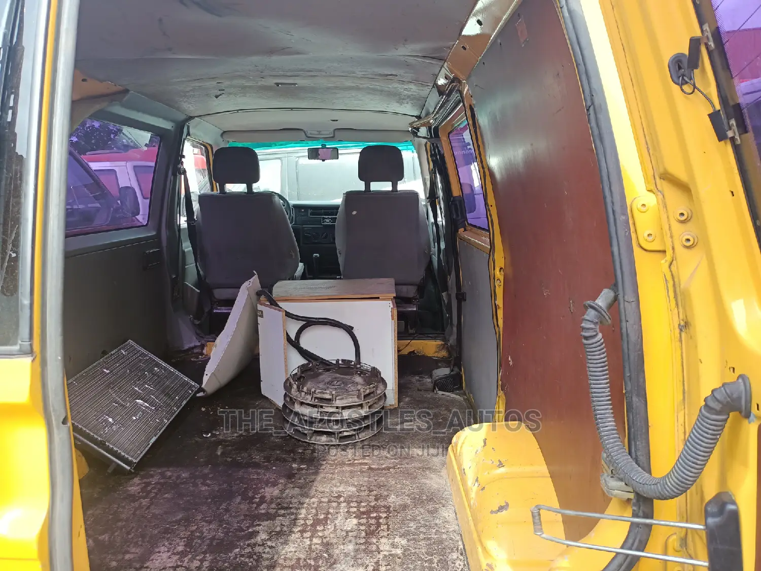 Volkswagen LT 2000 Yellow