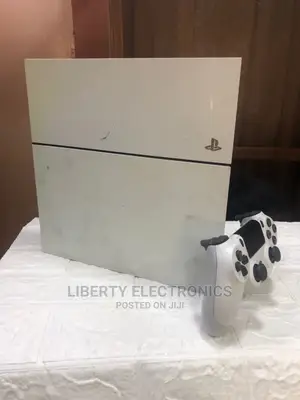 White Ps4 Console Plus 1 Controller and Latest 2025games