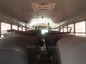 Bus 2016 Yellow