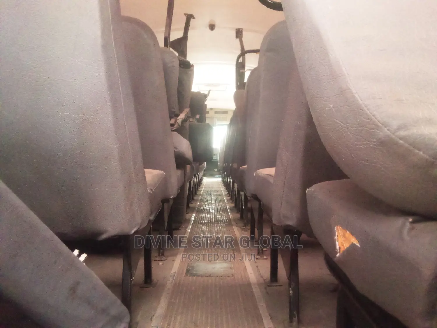 Bus 2016 Yellow